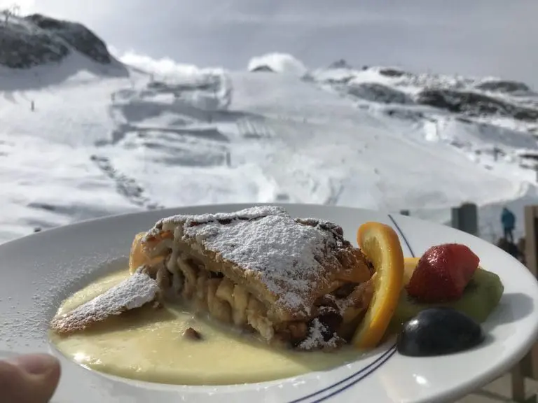 Apfelstrudel met vanillesaus