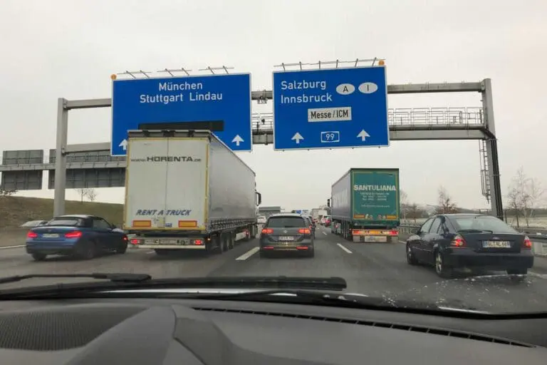 File op de Duitse autobahn verkeersdrukte voorjaarsvakantie