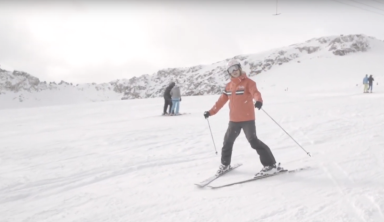 Skiën in pflug op de piste
