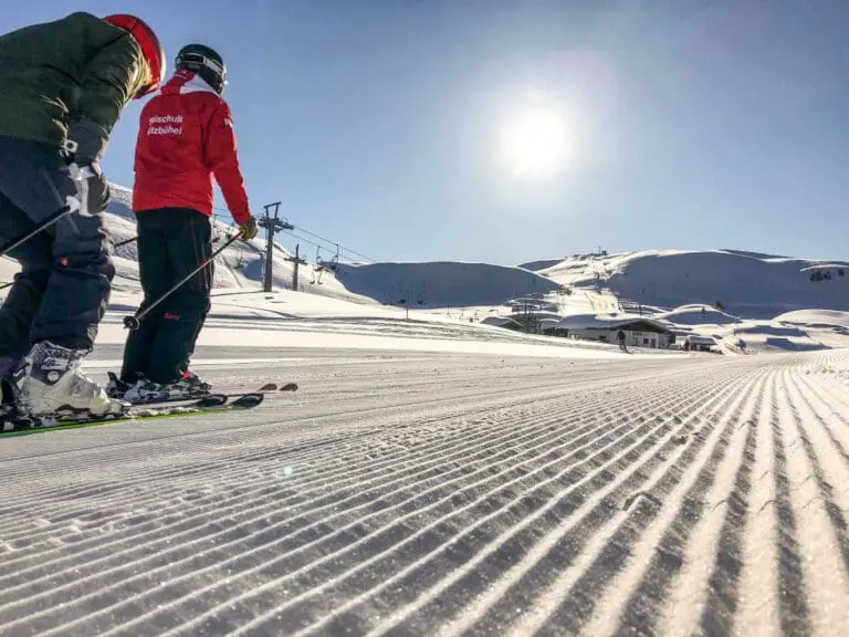 Skiën op een ribbeltjes piste in Kitzbühel
