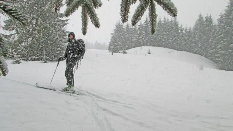 Toerskiën bij verse sneeuw