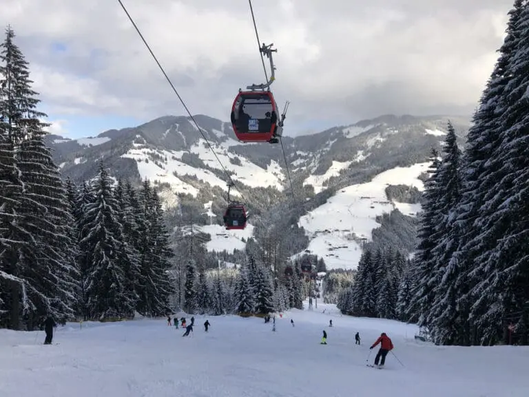 Blik op de piste in Ski Juwel