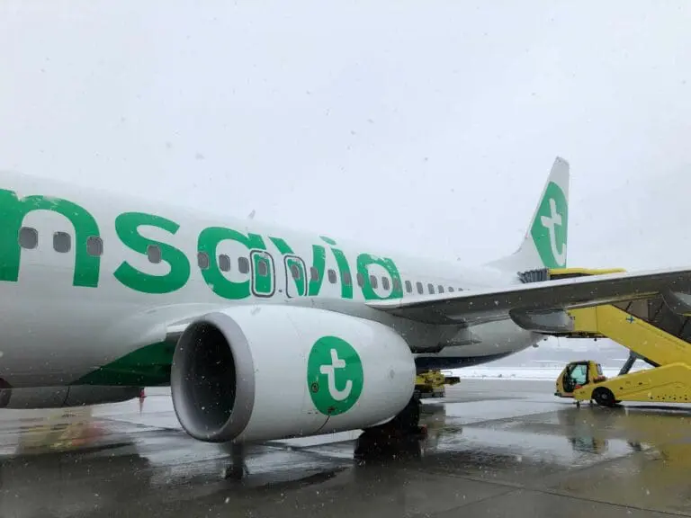 Vliegtuig Transavia op vliegveld Innsbruck