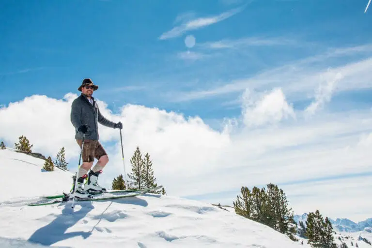 Mike in Lederhose op de piste
