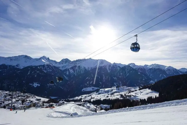 Uitzicht op Fiss vanaf de pistes in Serfaus-Fiss-Ladis