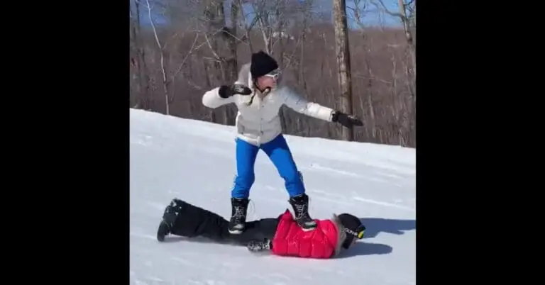Snowboarden op vriendin