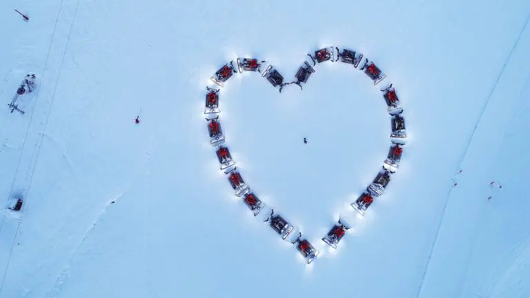 Valentijnsdag Ischgl hart van Pistenbully's