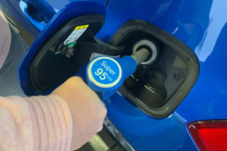 Benzine tanken op wintersport