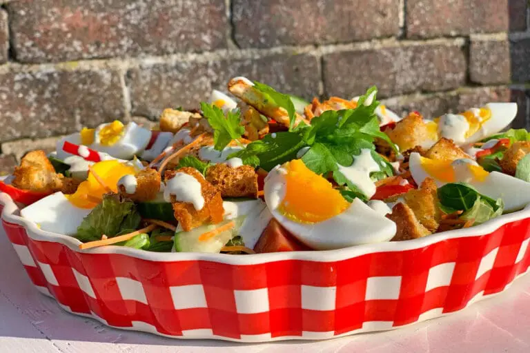 Oostenrijkse salade kip met dressing