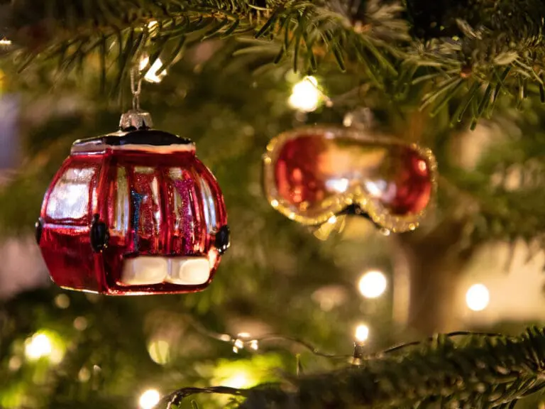 Kerstboom met skilift kerstbal