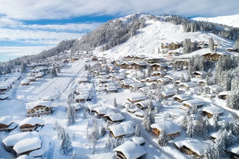 Dorpsaanzicht van Königsleiten in de Zillertal Arena