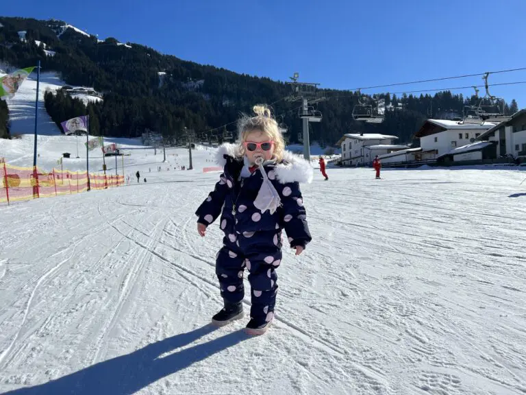Peuter/kindje in de sneeuw