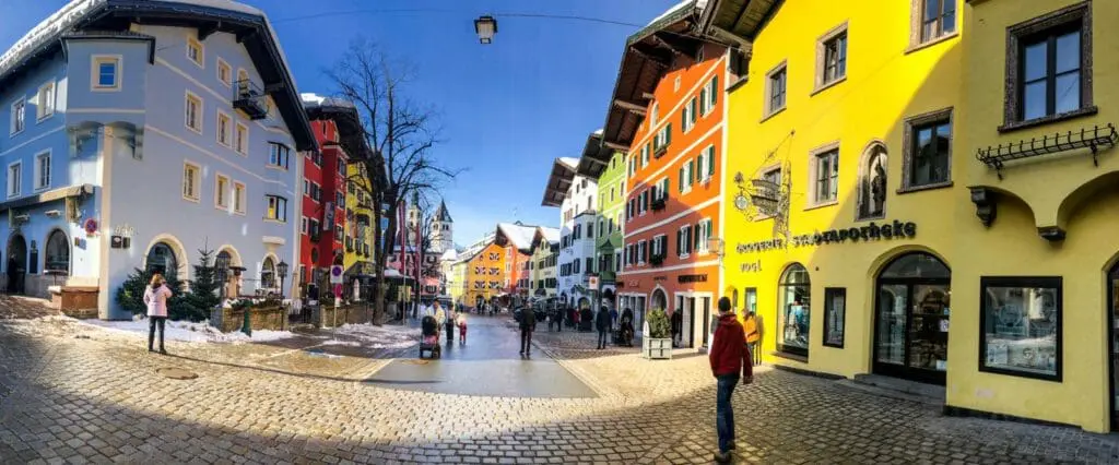 Het kleurrijke centrum van Kitzbühel