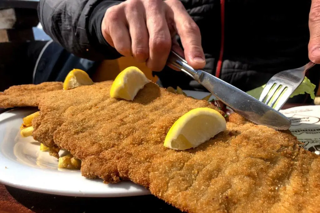 XXL Schnitzel Schnitzelhütte Zillertal Arena