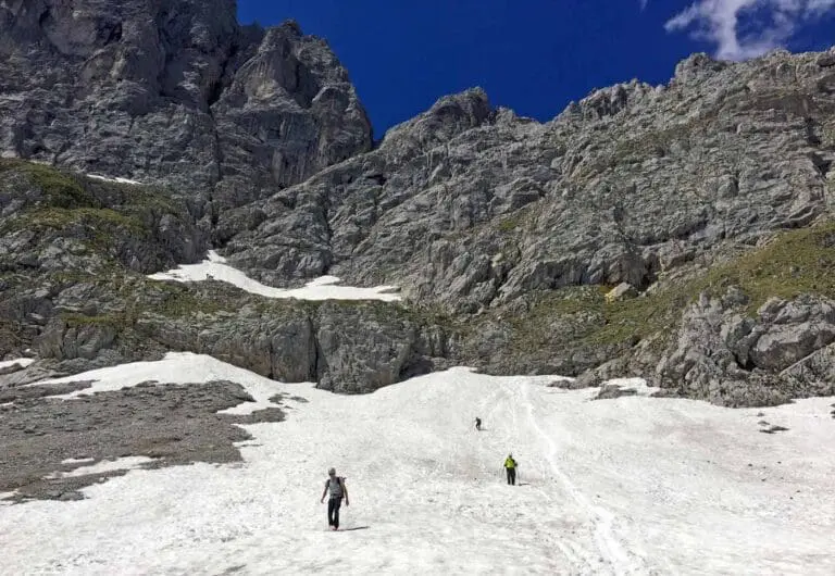 Sneeuw op de berg in de zomer
