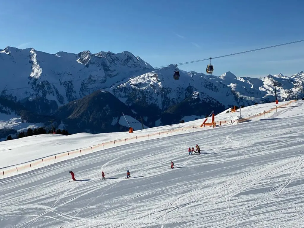 Kinderen op de piste in de Zillertal Arena