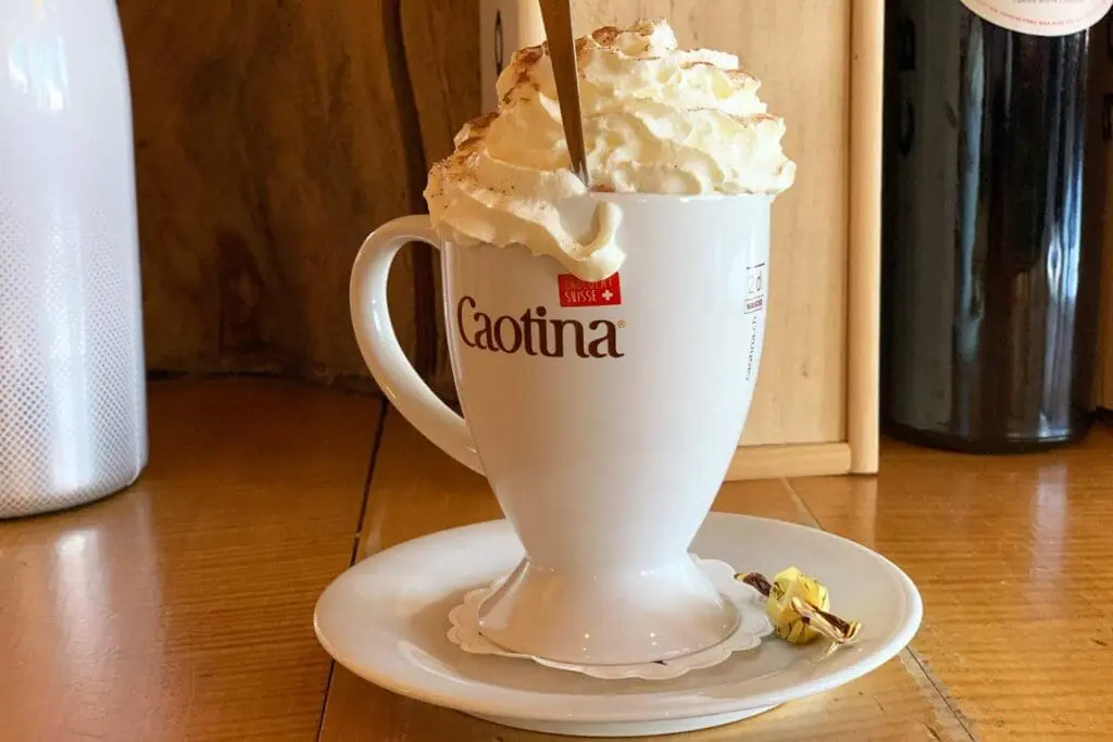 Warme choco met slagroom