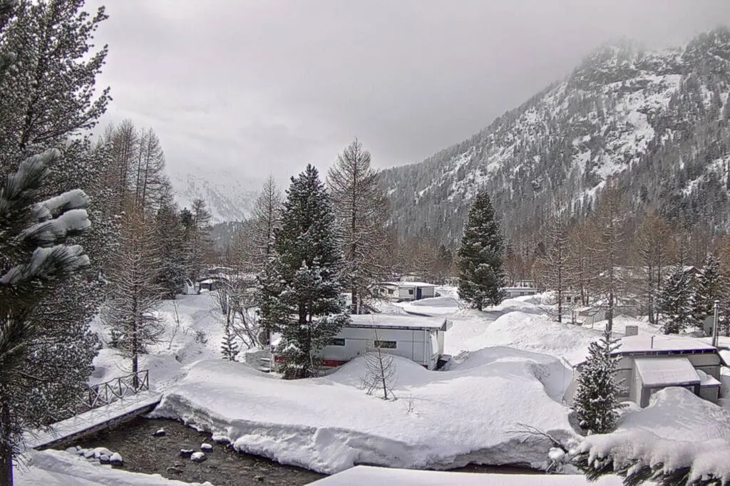 Camping Morteratsch Zwitserland sneeuw