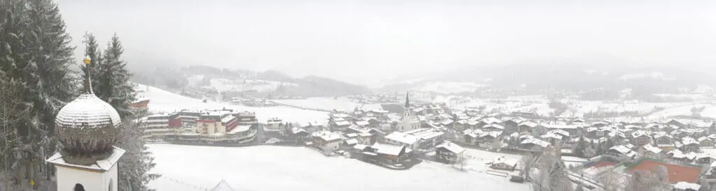 Ellmau met verse sneeuw in maart