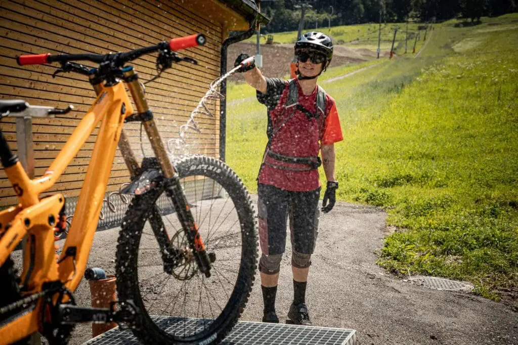 afspuiten mountainbike