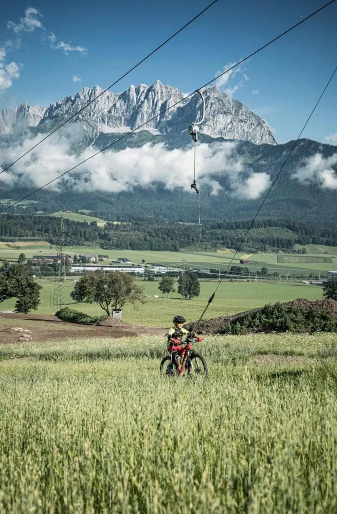 Met mountainbike in sleeplift St. Johann Tirol