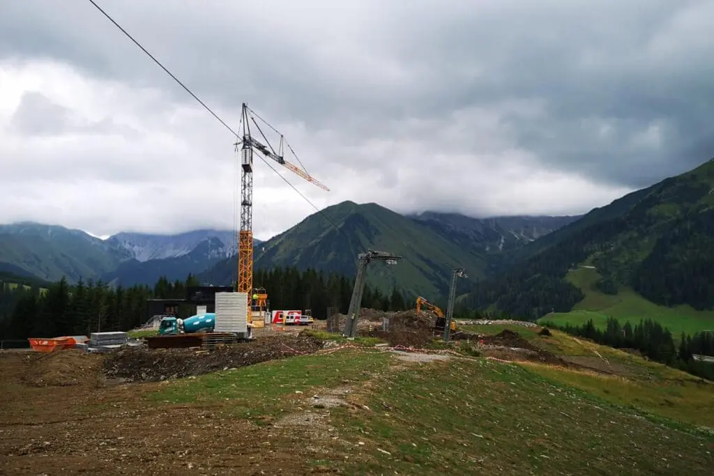 Kraan bij bouw nieuwe Thanellerbahn