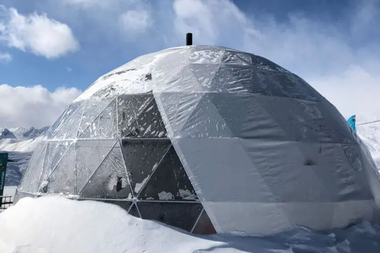 besneeuwde dome