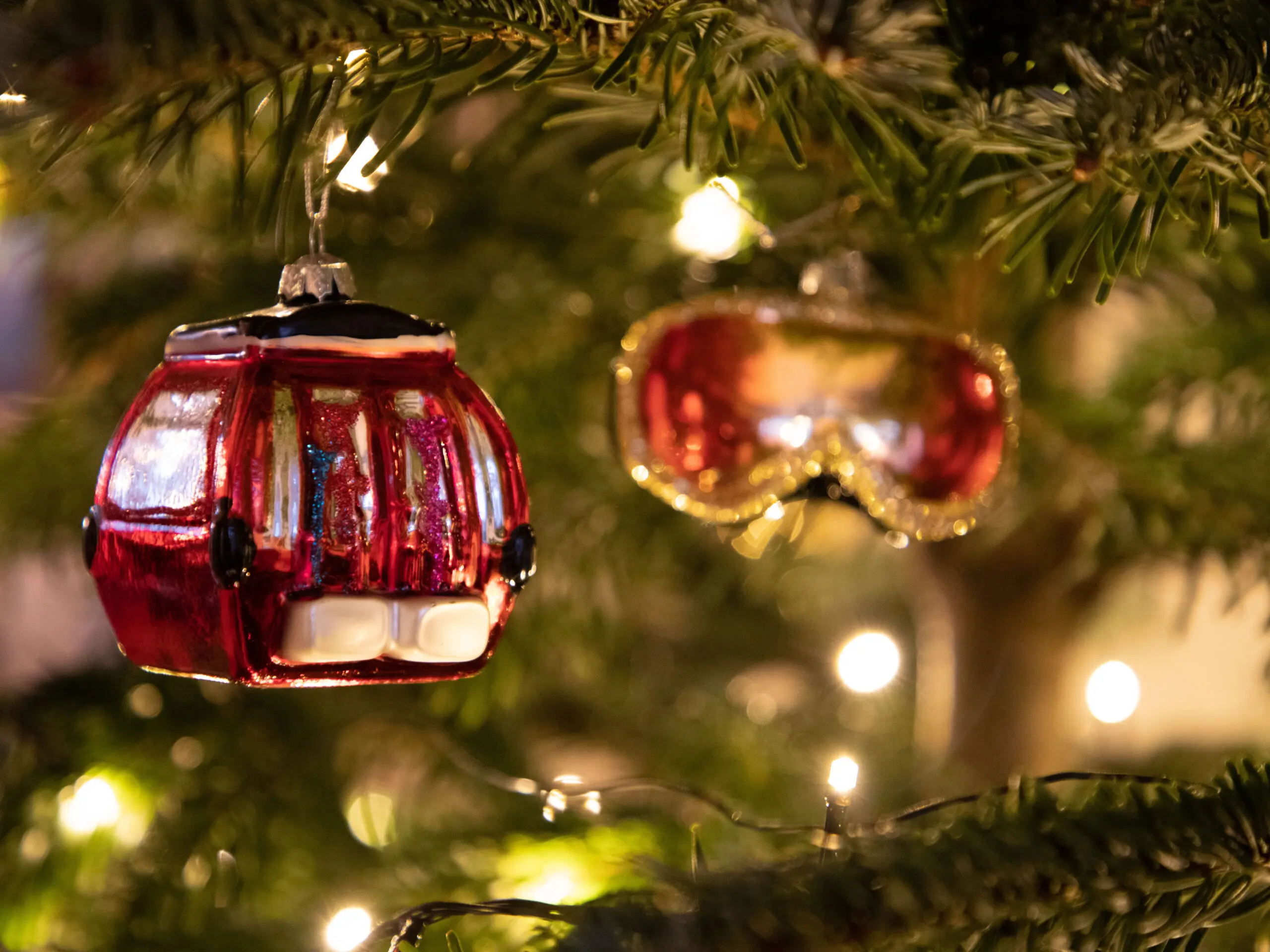 Kerstboom met skilift kerstbal
