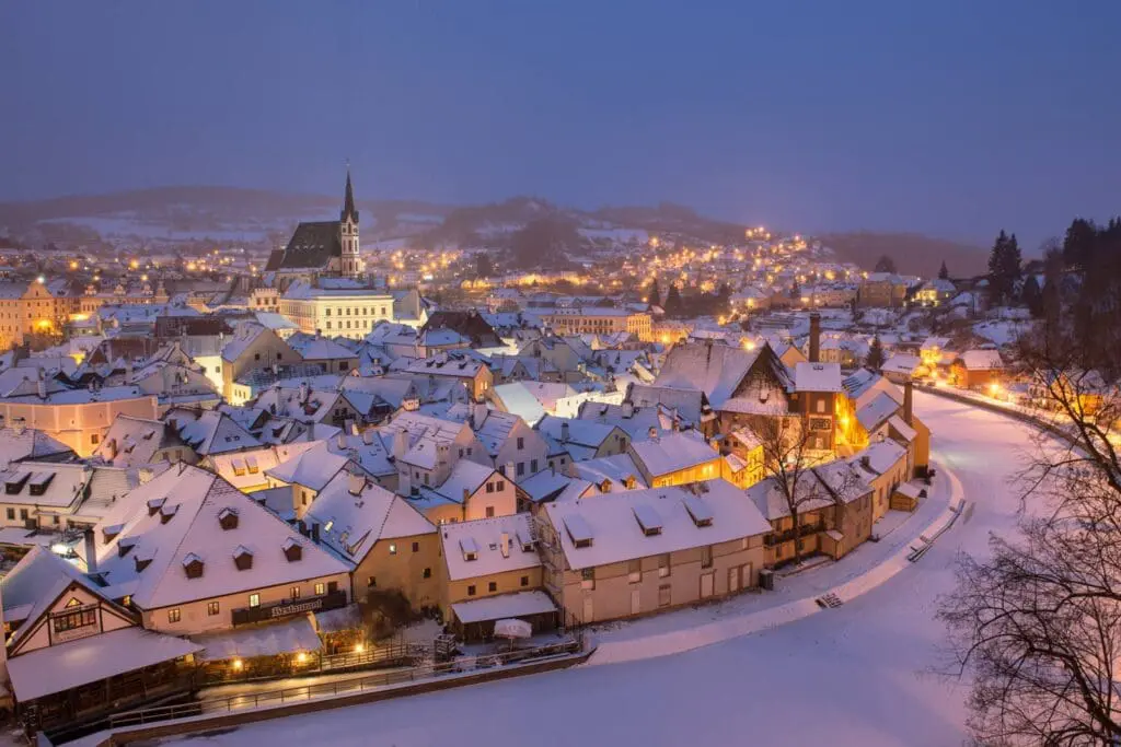 Český Krumlov in het avondlicht