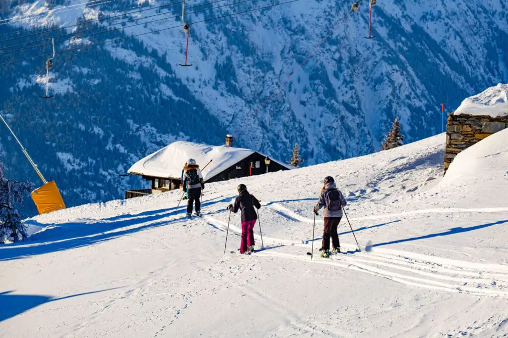 Skien naar een chalet in Rosswald