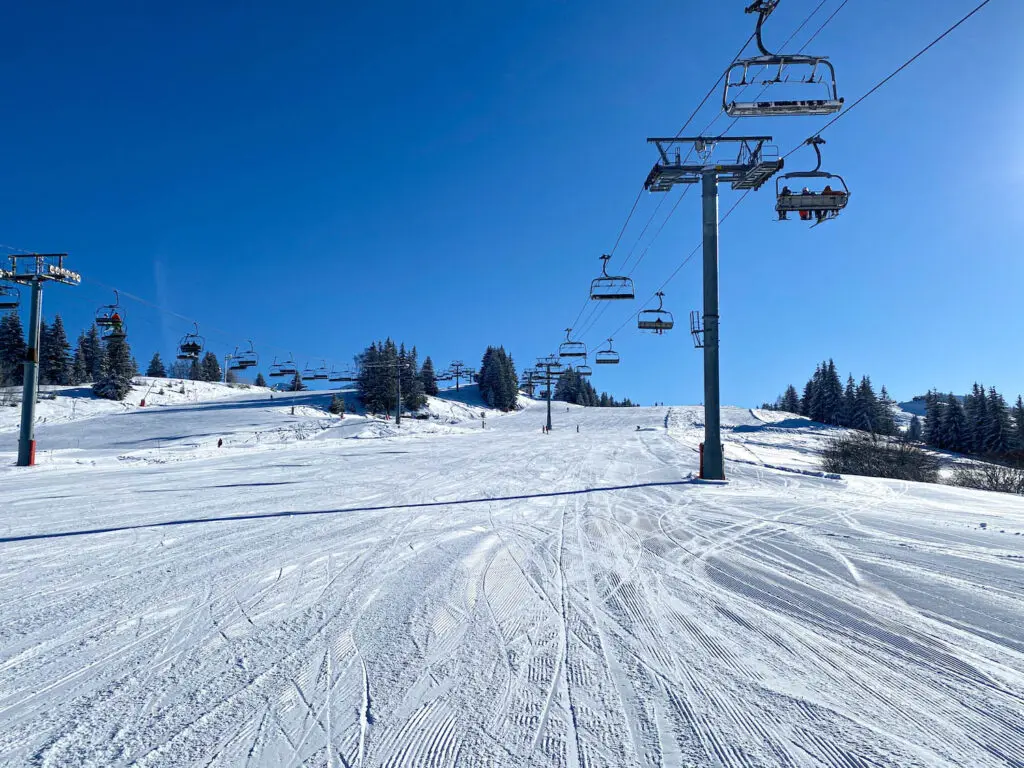 lege piste tijdens de rustige weken voor een wintersport in skiseizoen 2022/2023
