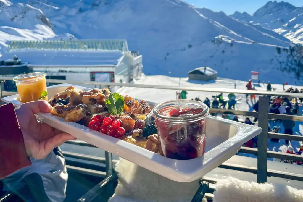 Kaiserschmarrn voor lunch tijdens een wintersport in Ischgl