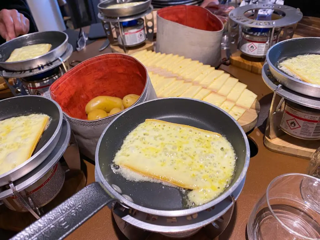 Raclette eten in Frankrijk