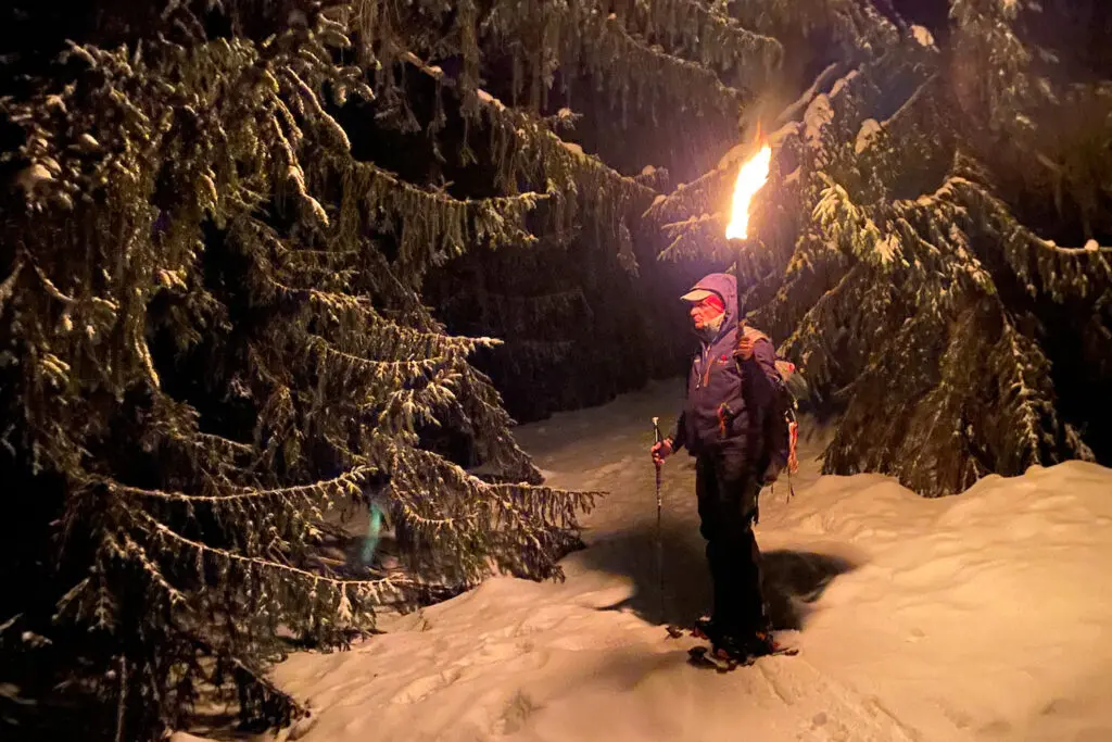 Sneeuwschoenwandelen in de avond in Morzine