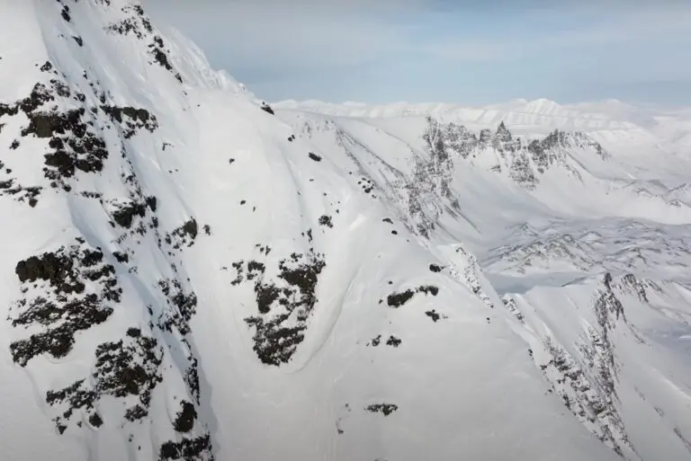 Hidden Faces in IJsland