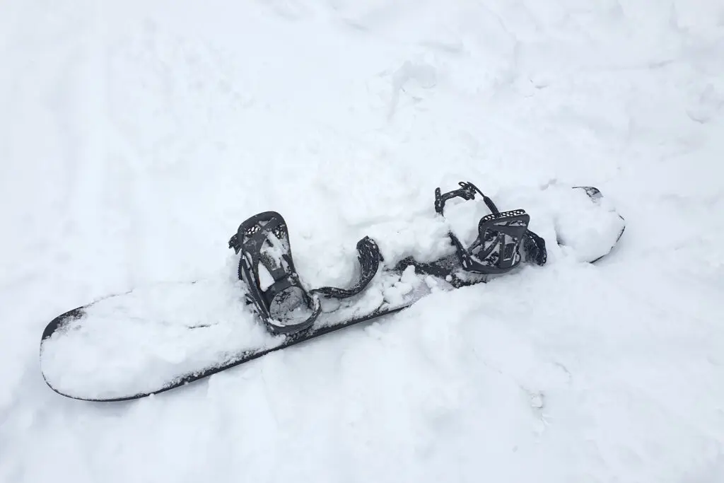 snowboard in de sneeuw, beste snowboards