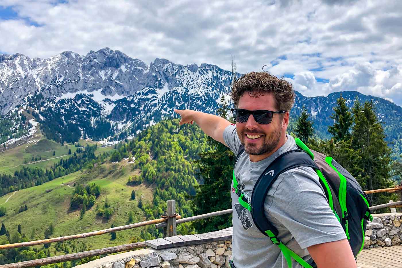 Schnee im Sommer auf einem Berg in den Alpen