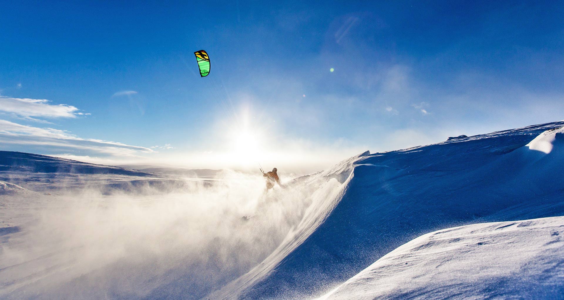 Snowkiten op wintersport in de sneeuw