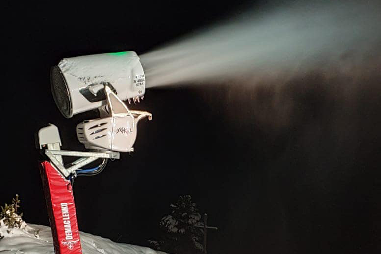 Sneeuwkanonnen draaien in Ischgl