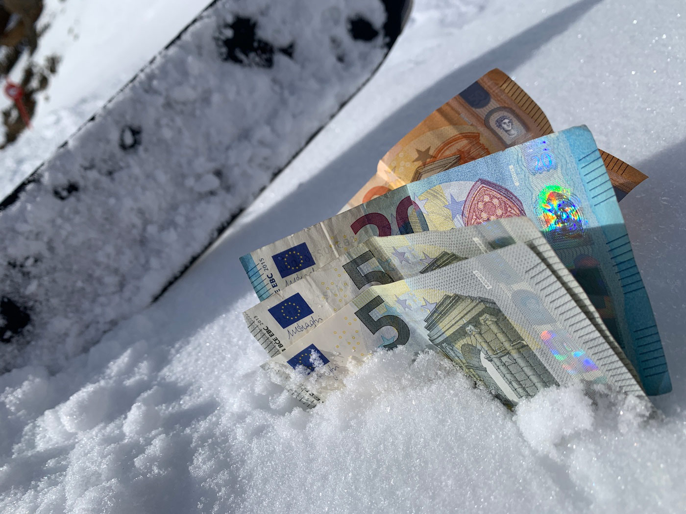 Geld in de sneeuw