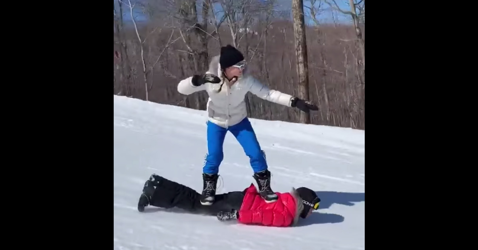 Snowboarden op vriendin