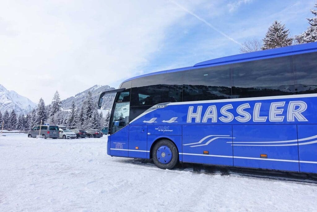 Mit dem Bus zum Wintersport in den Weihnachtsferien