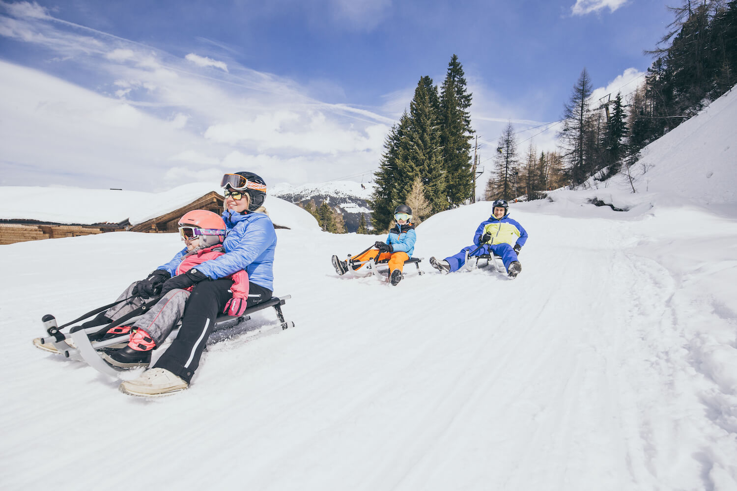 Rodelen tijdens een wintersport in Zell-Gerlos