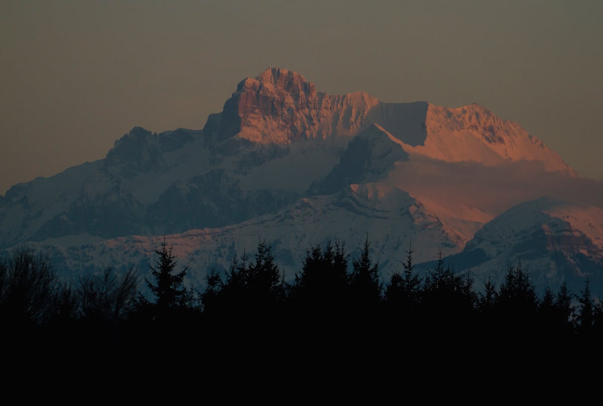 zonsondergang en berg
