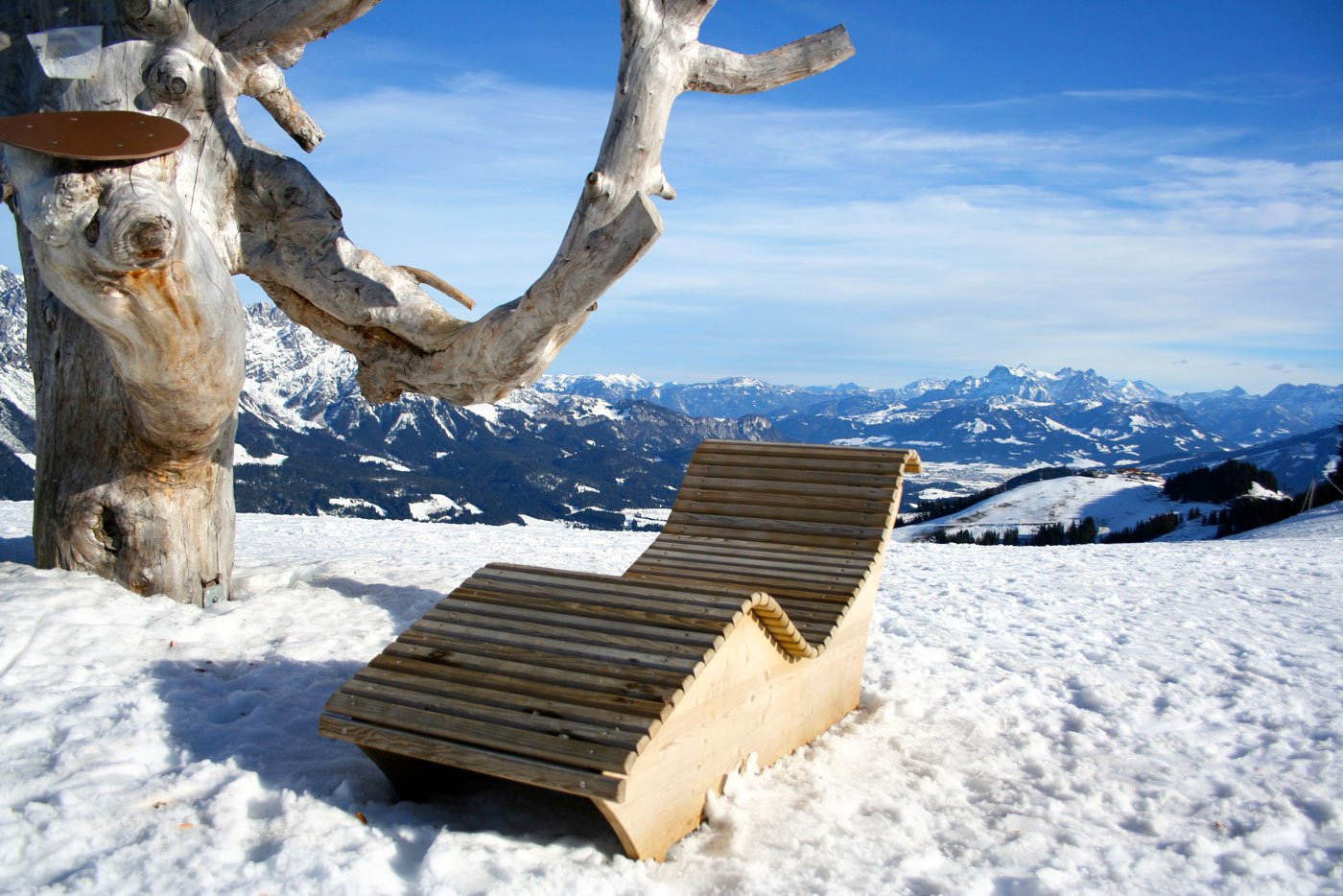 Wintersport SkiWelt ligstoel in sneeuw