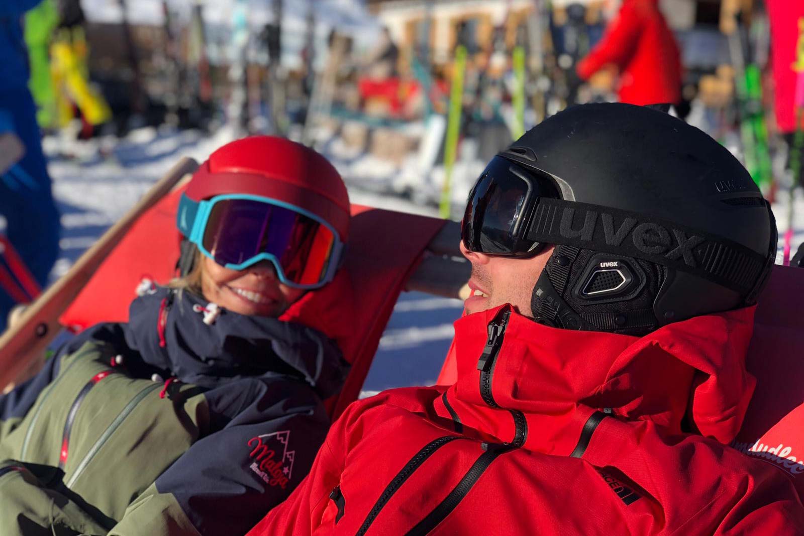 Pauzeren in een ligstoel aan de piste