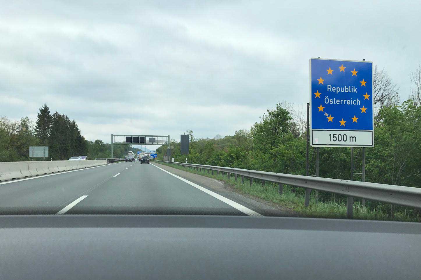 Verkeersbord grens Oostenrijk
