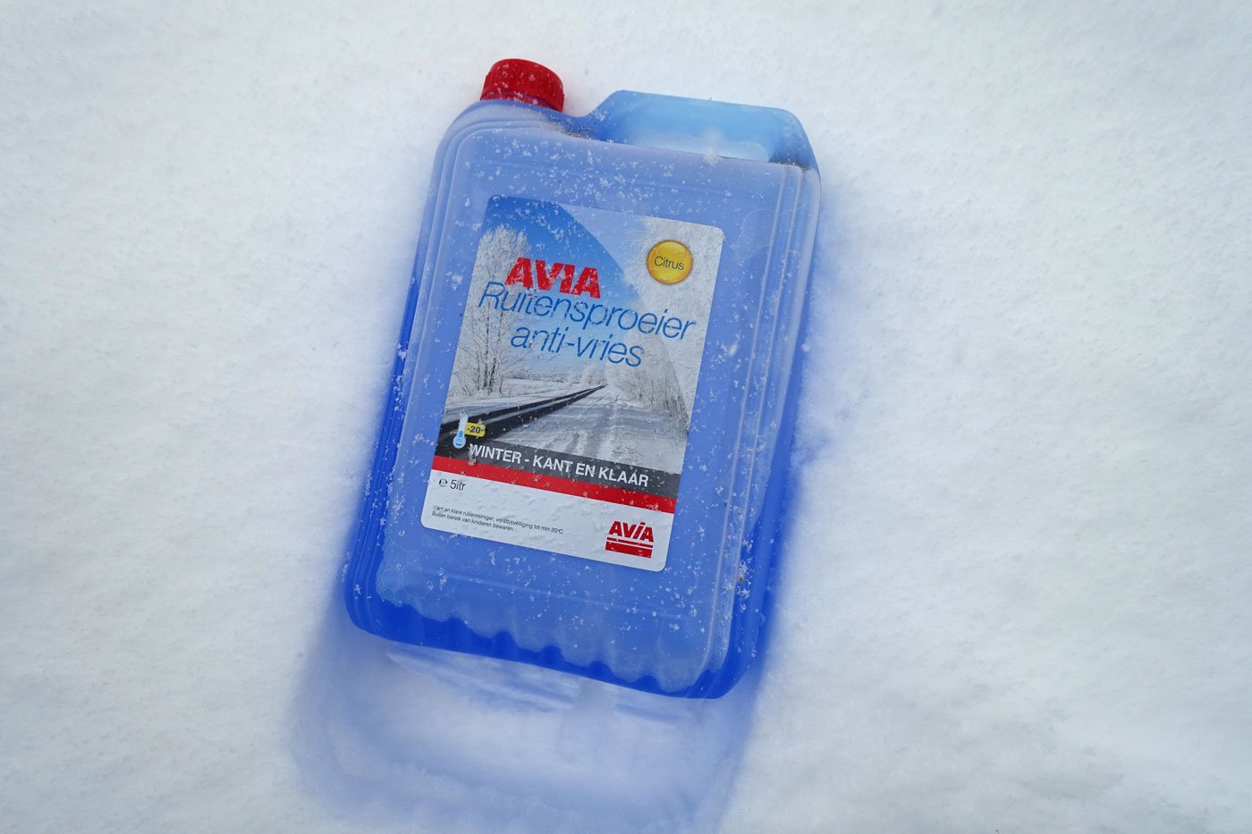 Jerrycan met ruitenvloeistof meenemen auto wintersport
