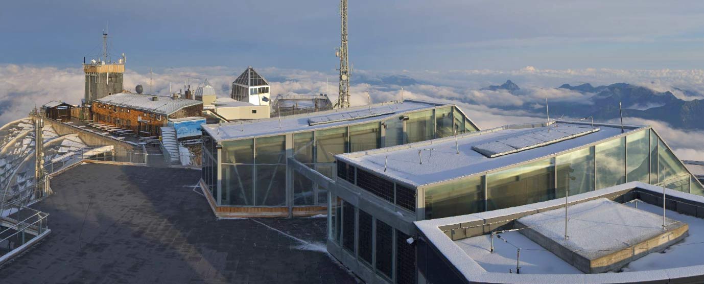 Een vers laagje sneeuw op de Zugspitze in juli