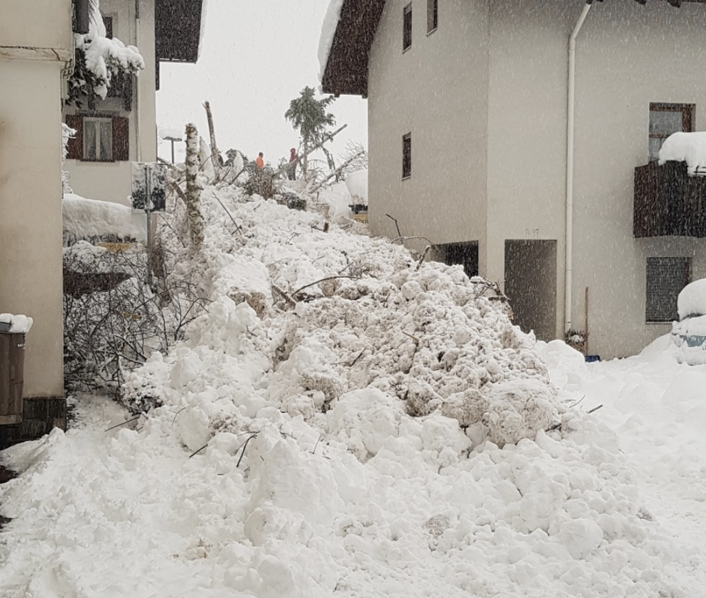 Lawine door Italiaans dorp